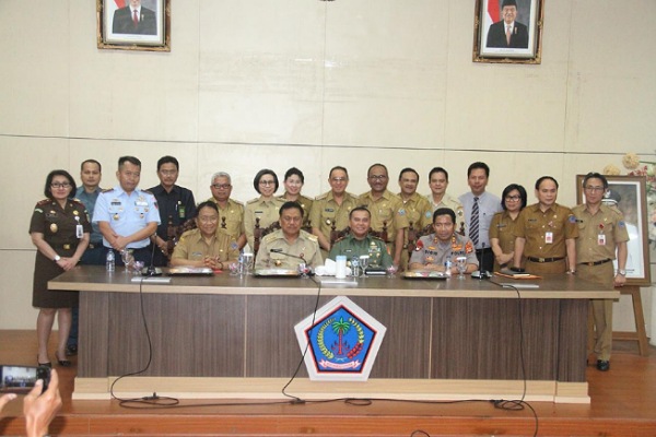 Bupati ROR Ikut Rapat Koordinasi Pengendalian Karhutla