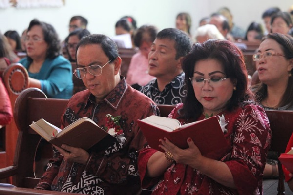 Bupati ROR Hadiri HUT Jemaat Anugerah Amongena Langowan Ke- 70