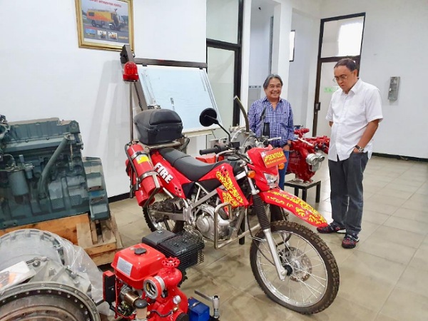 Bupati ROR Lihat Langsung Pabrik Pembuatan Kendaraan Damkar