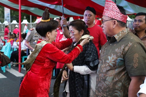 Wabup RD Hadiri Upacara Adat Tulude Rukun Nusa Utara Minahasa