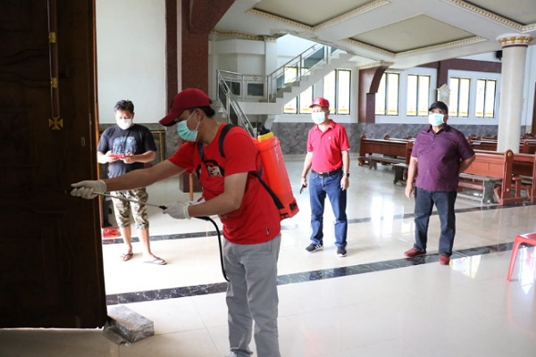 Wabup RD Pantau Langsung Penyemprotan Disinfektan