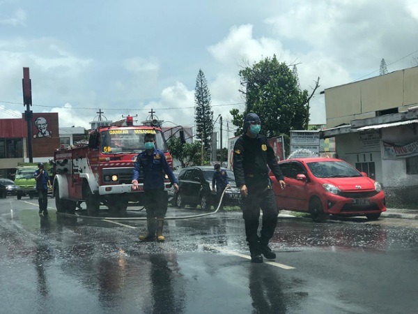 Serentak, Kabupaten Minahasa Ambil Bagian Penyemprotan Disinfektan Seluruh Indonesia