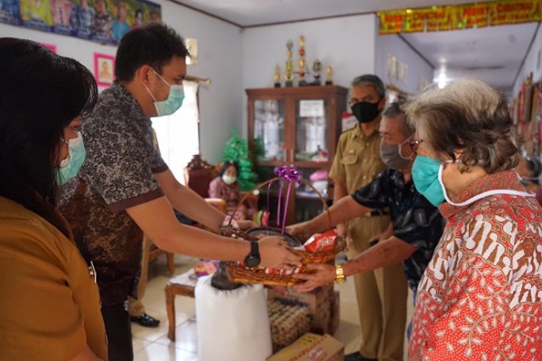 Syukuri HUT Rifky dan Karlina, Rifky Sambangi Panti Sosial