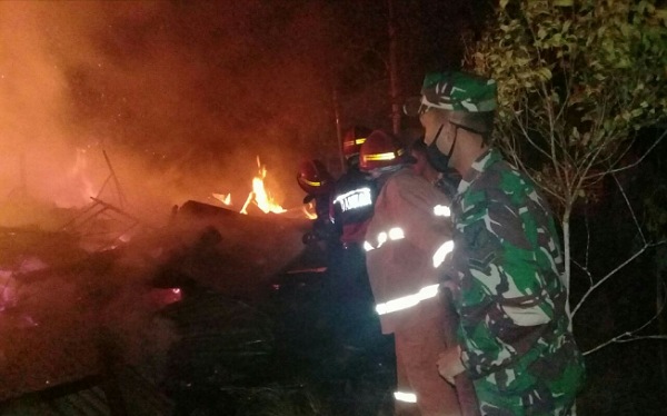 Sijago Merah Lalap Rumah Waney Sompotan di Katinggolan