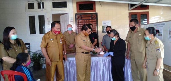 Pemerintah Minahasa Pantau Penyerahan BLT dan BST