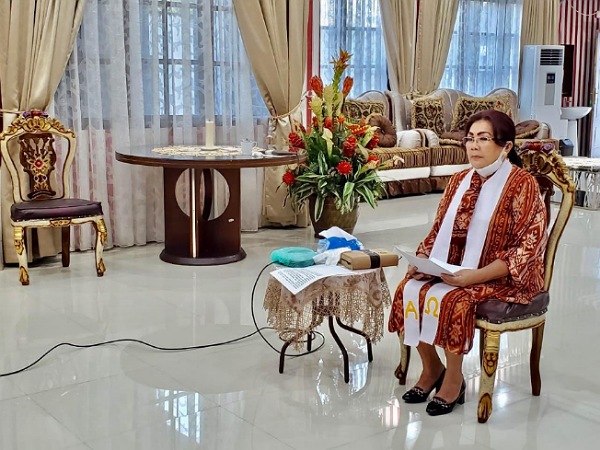Selaku Ketua WKI Wilayah Manado Tenggara, Ibu Fenny Beribadah Via Streaming