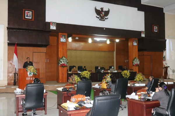 Eman Sampaikan Hal ini Dalam Rapat Paripurna LKPJ