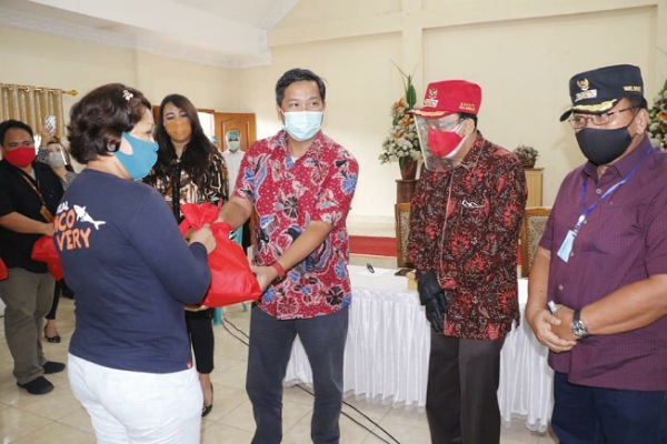 ROR-RD Dampingi Wagub Kandouw Buka Pasar Murah dan Penyerahan Bantuan Sosial