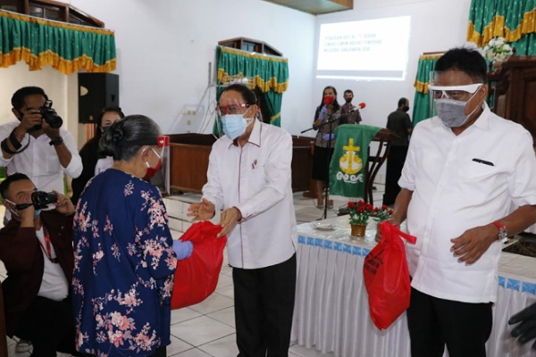 Bupati Royke Bersama Gubernur Olly Hadiri HUT Ke-21 GMIM Nafiri Tempang