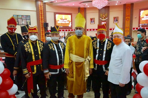 RR-RD Hadiri Rapat Paripurna Dalam Rangka HUT Provinsi Sulut Ke- 56