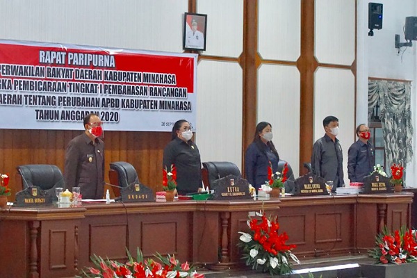 Bupati Royke Hadiri Rapat Paripurna Penyampaian RAPBD-P Tahun Anggaran 2020