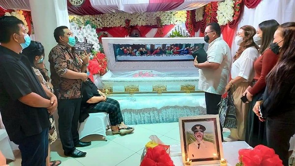 Wabup RD Melayat di Rumah Duka Almarhum Koropit Lasut