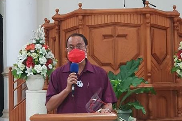 Penatua Royke Roring Ikut Ibadah P/KB Jemaat GMIM Sion Perak Sorong