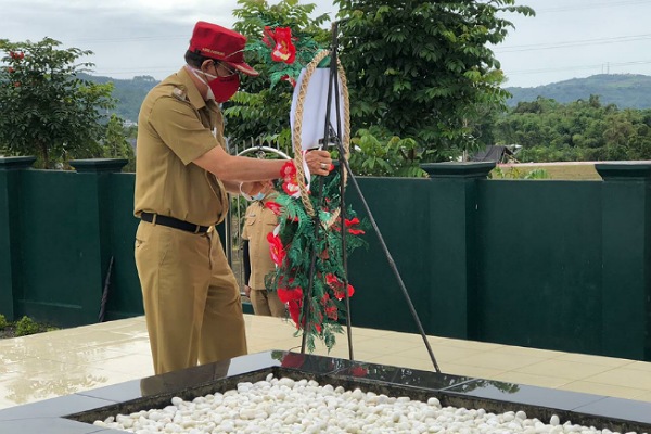 Ziarah di Makam Mantan Bupati dan Wakil Bupati Minahasa Dalam Rangka HUT Minahasa Ke- 592.