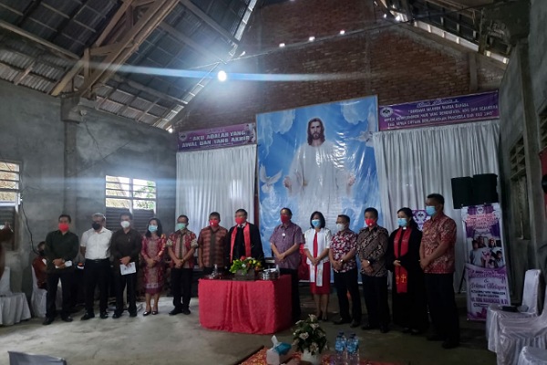 Peresmian jemaat GMIM Sion Makalelon dan Penerimaan Ketua Jemaat