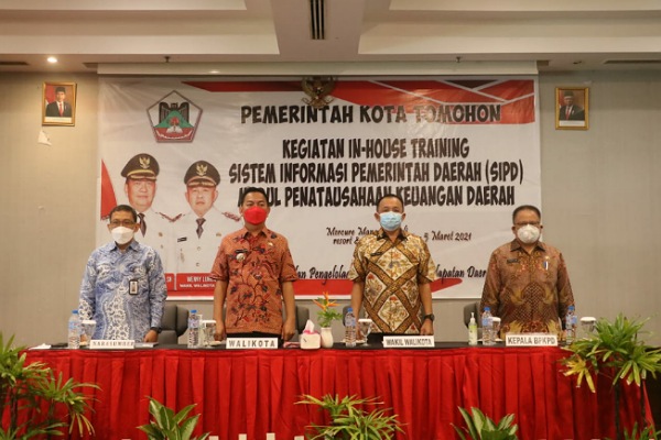 Senduk-Lumentut Hadiri Penutupan In House Training Sistem Informasi Pemerintahan Daerah