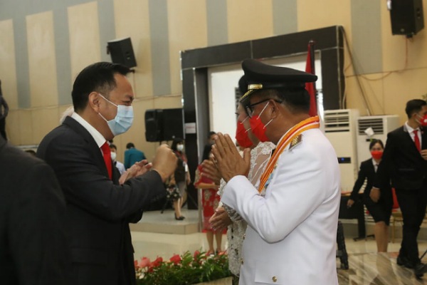Walikota Senduk Hadiri Pelantikan Walikota dan Wakil Walikota Bitung, Maurits Mantiri dan Hengky Honandar