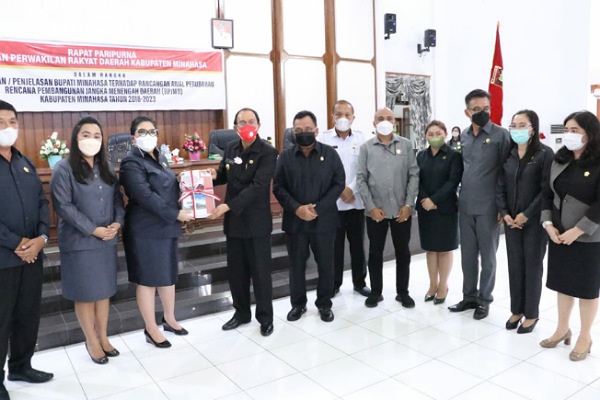 Rapat Paripurna DPRD Minahasa Dalam Rangka RPJMD Tahun 2018-2023