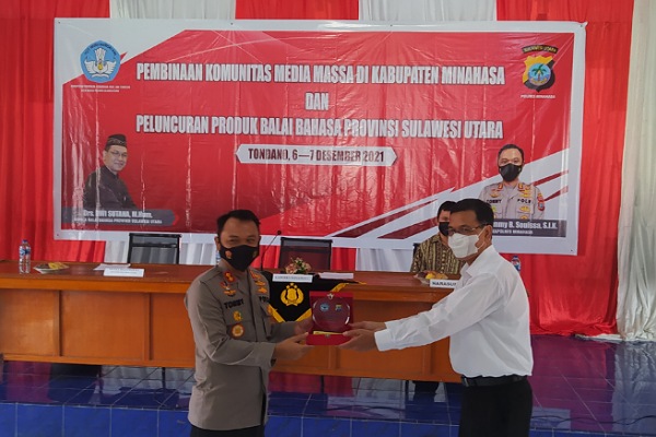 Kapolres Minahasa Buka Pembinaan Komunitas Media Massa dan Peluncuran Produk Balai Bahasa Provinsi Sulawesi Utara
