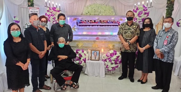 Pemkab Minahasa Gelar Ibadah Penghiburan Sepeninggal Ibunda Asisten II
