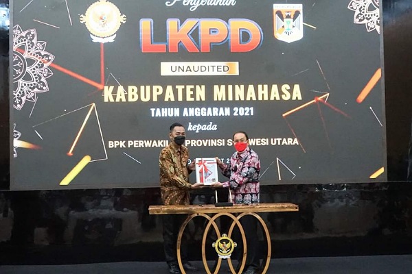 Bupati ROR Hadiri Penyerahan Serentak LKPD Tahun 2021 Unaudited
