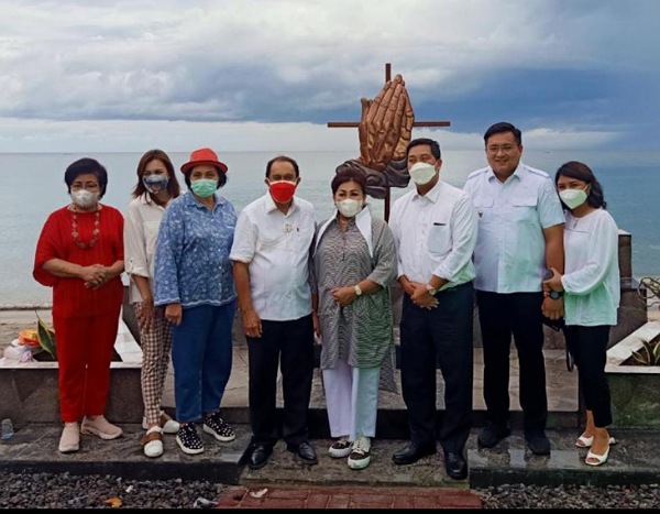 Calon Ketua WKI Sinode GMIM Pnt. Fenny Roring-Lumanauw Rayakan HUT Ke-58