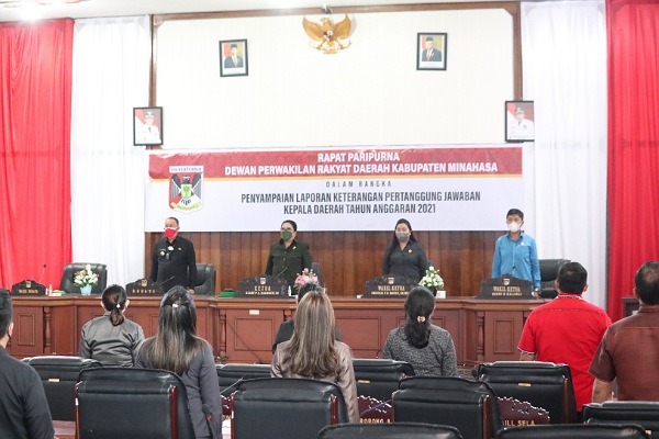 Dipimpin Glady Kandouw, Bupati Royke Sampaikan LKPJ 2021