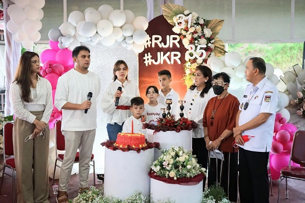 Keluarga Roring- Lumanauw Beribadah Syukur Atas Ketambahan Usia Dua Anak Terkasih