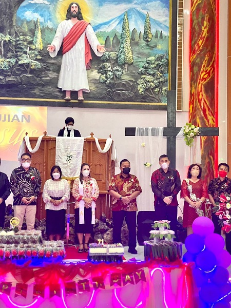 Ibadah HUT Ke- 71 GMIM Wilayah Kembes Dihadiri Wabup RD