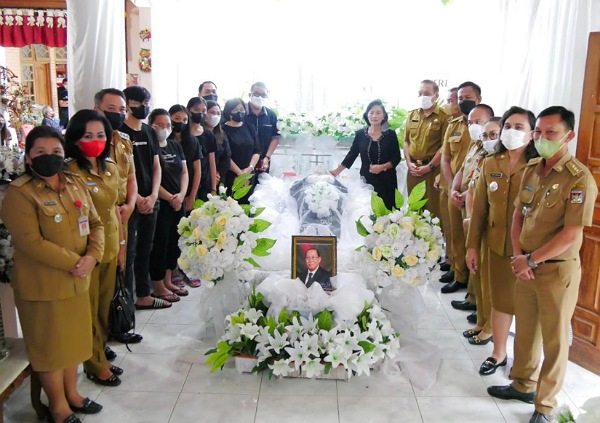 Sekda Frits Muntu Hadiri Ibadah Penghiburan Meninggalnya Drs Johnny Tampi