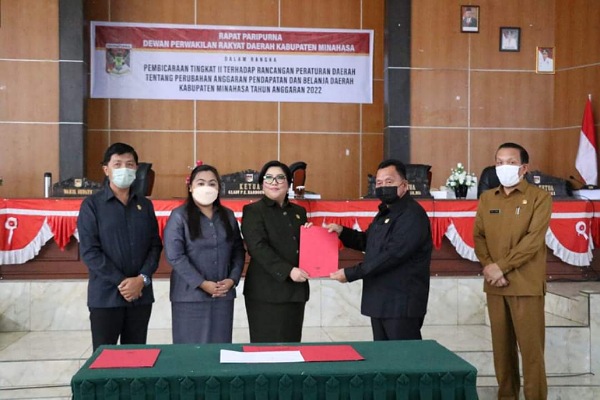 Rapat Paripurna DPRD Kabupaten Minahasa Pembicaraan Tingkat II Ranperda Perubahan APBD 2022