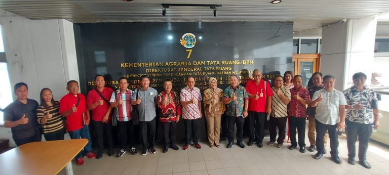 Bupati Royke Serahkan Perbup RDTR Pertama di Sulut Kepada Kementerian ATR/BPN RI Untuk Kemajuan Pariwisata