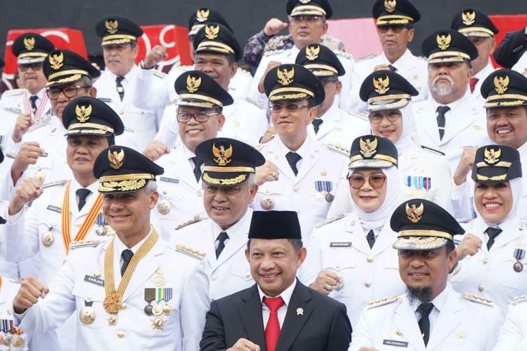 Bupati ROR Hadiri Puncak Peringatan Hari Otonomi Daerah