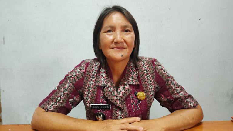 Pemerintah Desa Ranomerut Kerja Bhakti di Kompleks Kantor Kecamatan Eris