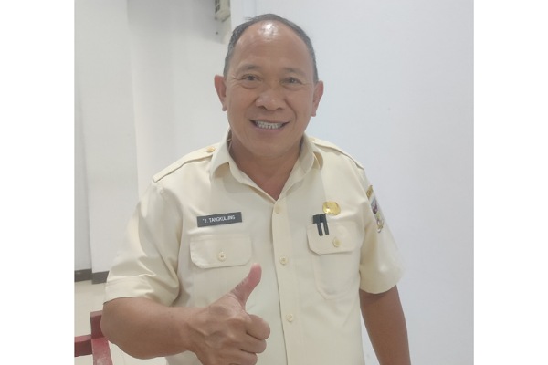 Tingkatkan PAD di Minahasa, Tempat Pelaku Usaha Dipasang Stiker Bagi Yang Lunas dan Tidak