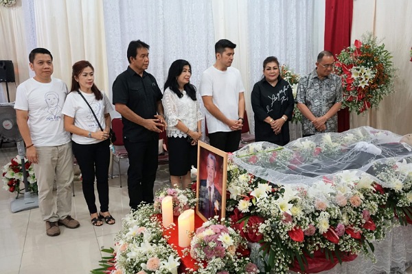 Bupati ROR Melayat Dirumah Duka Keluarga Tambajong – Kilapong
