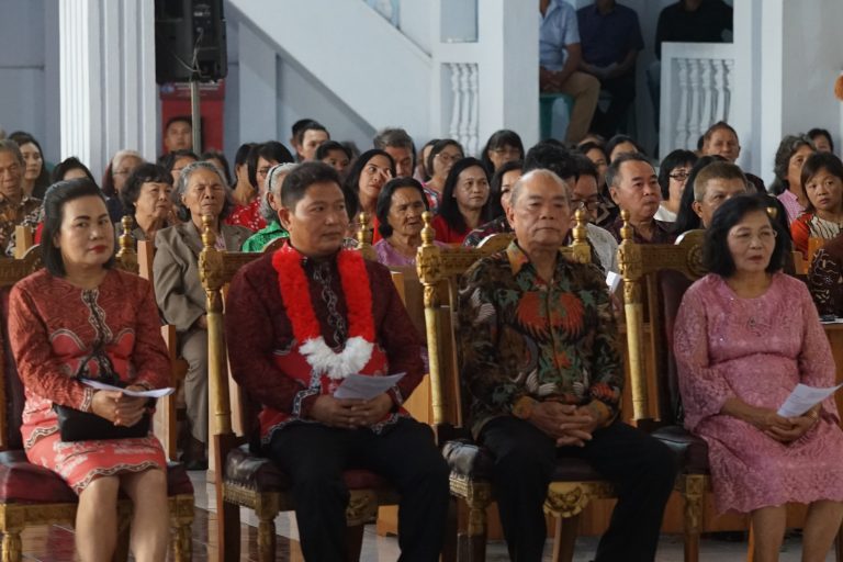 Bupati Kumendong dan Istri Diutus Lewat Ibadah Syukur