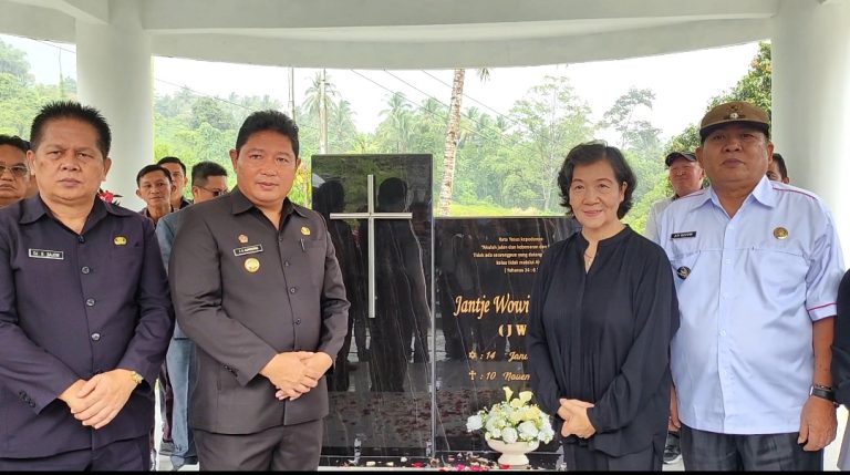 Ziarah di Makam Mantan Bupati dan Wakil Bupati Dalam Rangka HUT Minahasa Ke- 595