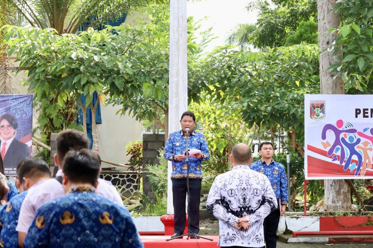 Bupati Kumendong Pembina Upacara Dalam Rangka HGN dan HUT Korpri