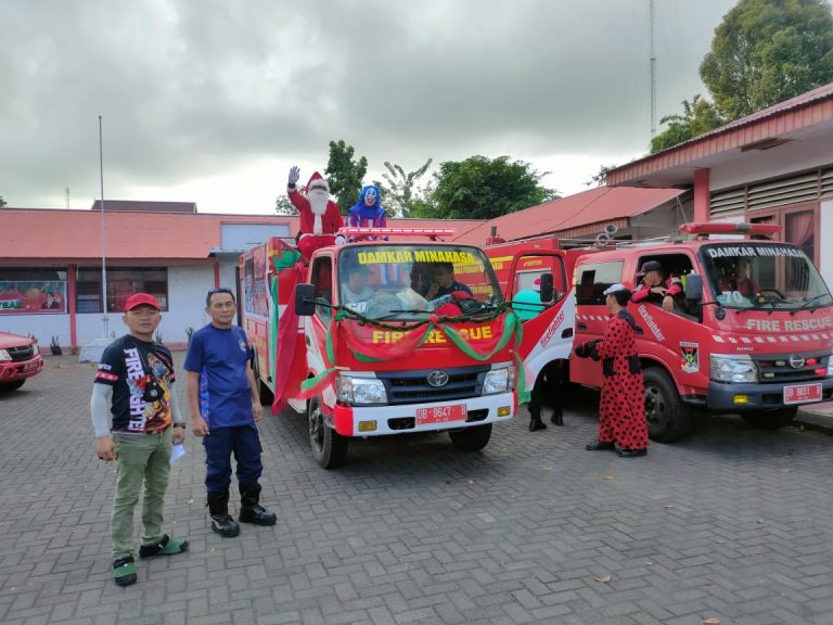 Dinas Damkar Minahasa Manfaatkan Momen Nataru Berbagi dan Sosialisasi Bahaya Kebakaran
