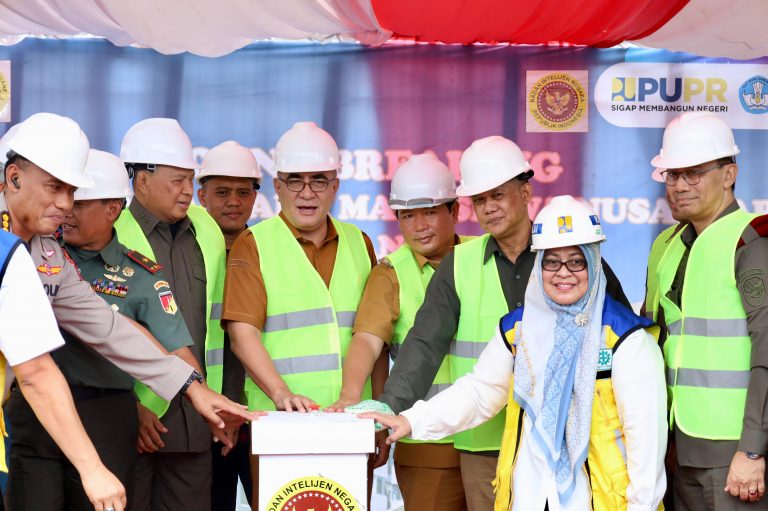 Bupati Kumendong Mendampingi Sekprov Kepel Launching Ground Breaking AMN Manado