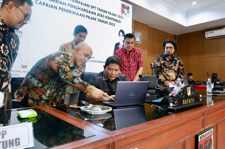 Bupati Kumendong Warning Pejabat Agar Taat Pajak