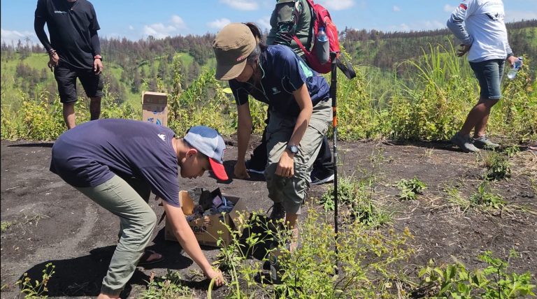 Penanaman Bibit Pohon di Hutan Lindung Soputan