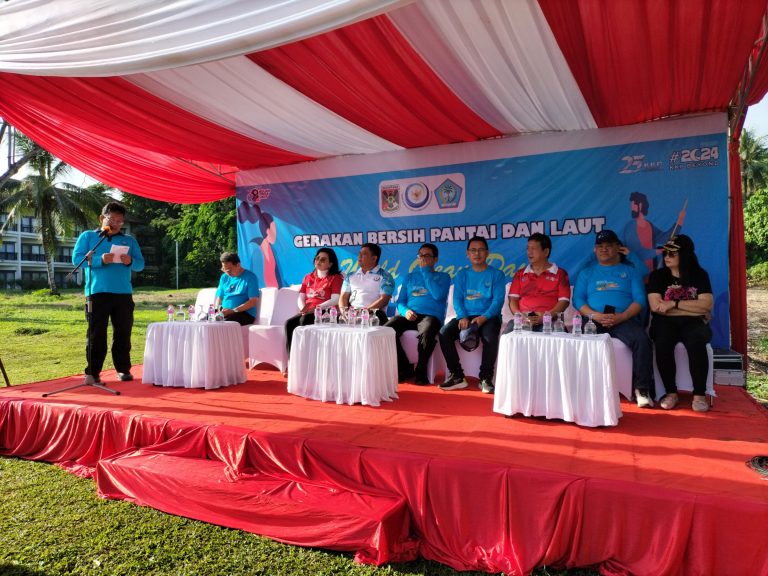 Dirjen Pengelolaan Kelautan dan Ruang Laut KKP RI Gelar Aksi Bersih Pantai dan Laut di Pantai Tateli