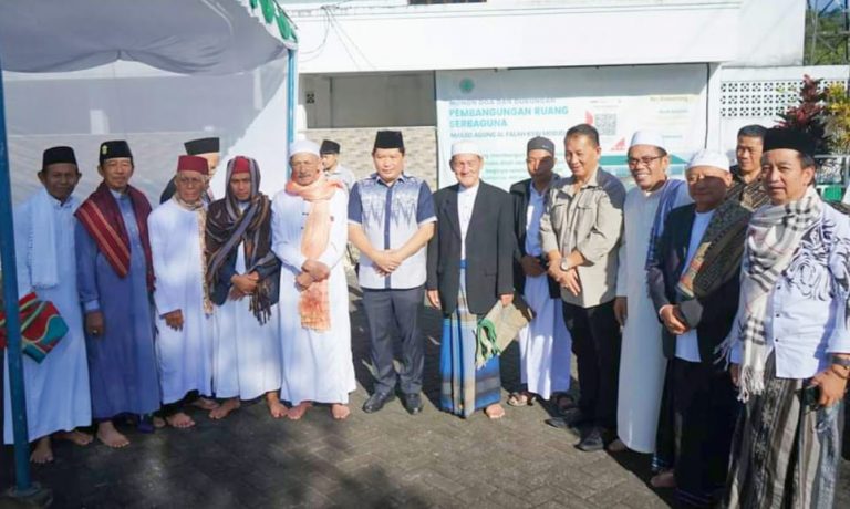 Penjabat Bupati Minahasa Jemmy Kumendong Hadiri Sholat Idul Adha di Kampung Jawa Tondano