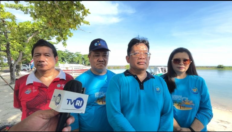 Aksi Bersih Pantai dan Laut dalam rangka Hari Laut Sedunia