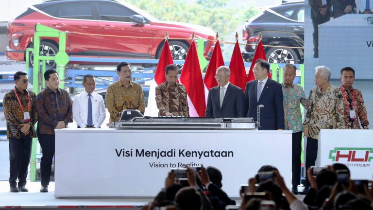 Presiden Jokowi Jadi Pemain Global Supply Chain EV, PLN Siapkan Dukungan Penuh Pengembangan Industri dan Ekosistem Kendaraan Listrik