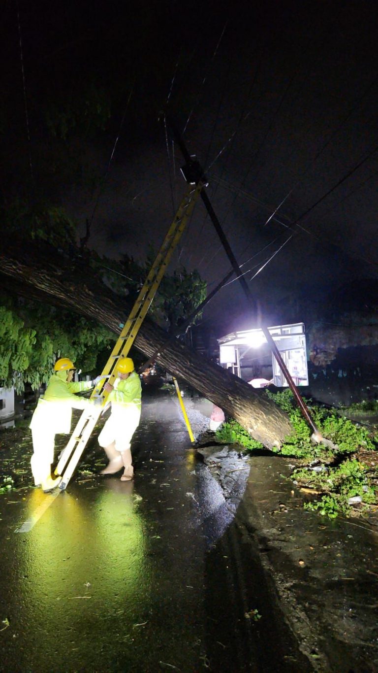 PLN Sigap Amankan Instalasi Listrik dan Keselamatan Warga Saat Banjir Besar Gorontalo, Aksi Cepat Penormalan