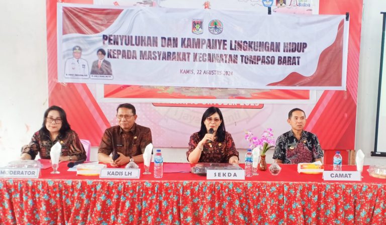 Sekda Watania bersama Ketua TP-PKK Ny. Djeneke Berikan Materi Kegiatan Penyuluhan dan Kampanye Lingkungan Hidup