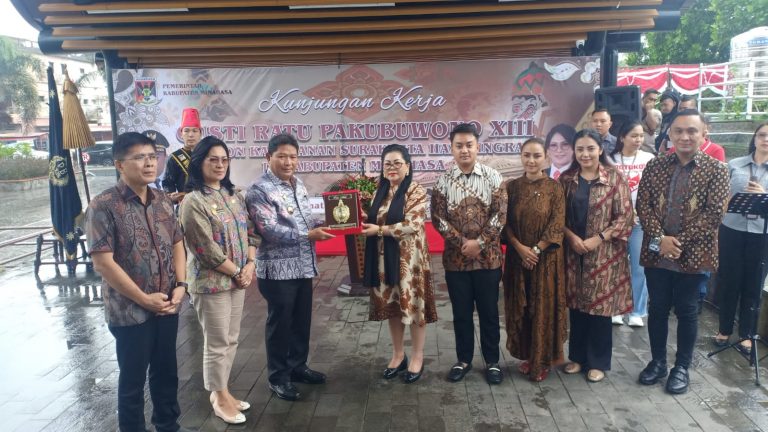 Bupati Kumendong Sambut Kunker Gusti Ratu Pakubuwono XIII Keraton Kasunanan Surakarta Hadiningrat